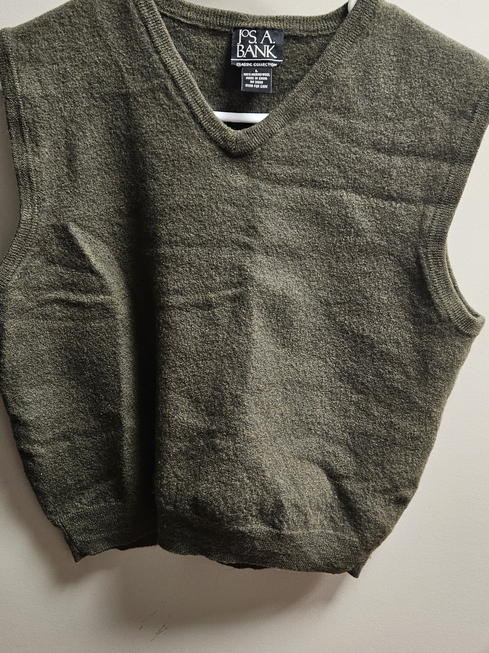 Jos. A. Bank Olive V-Neck Sweater Vest. Merino Wool, Cottage, Trendy Fall